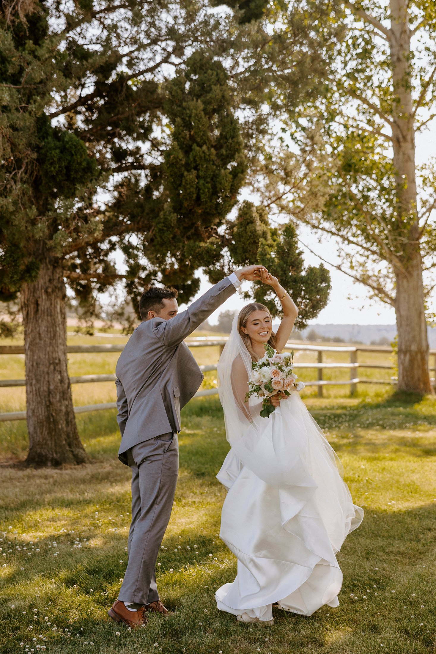 western, barn, wedding, bend, central oregon, long hollow ranch, romantic, dusty pink, rose, victoria carlson