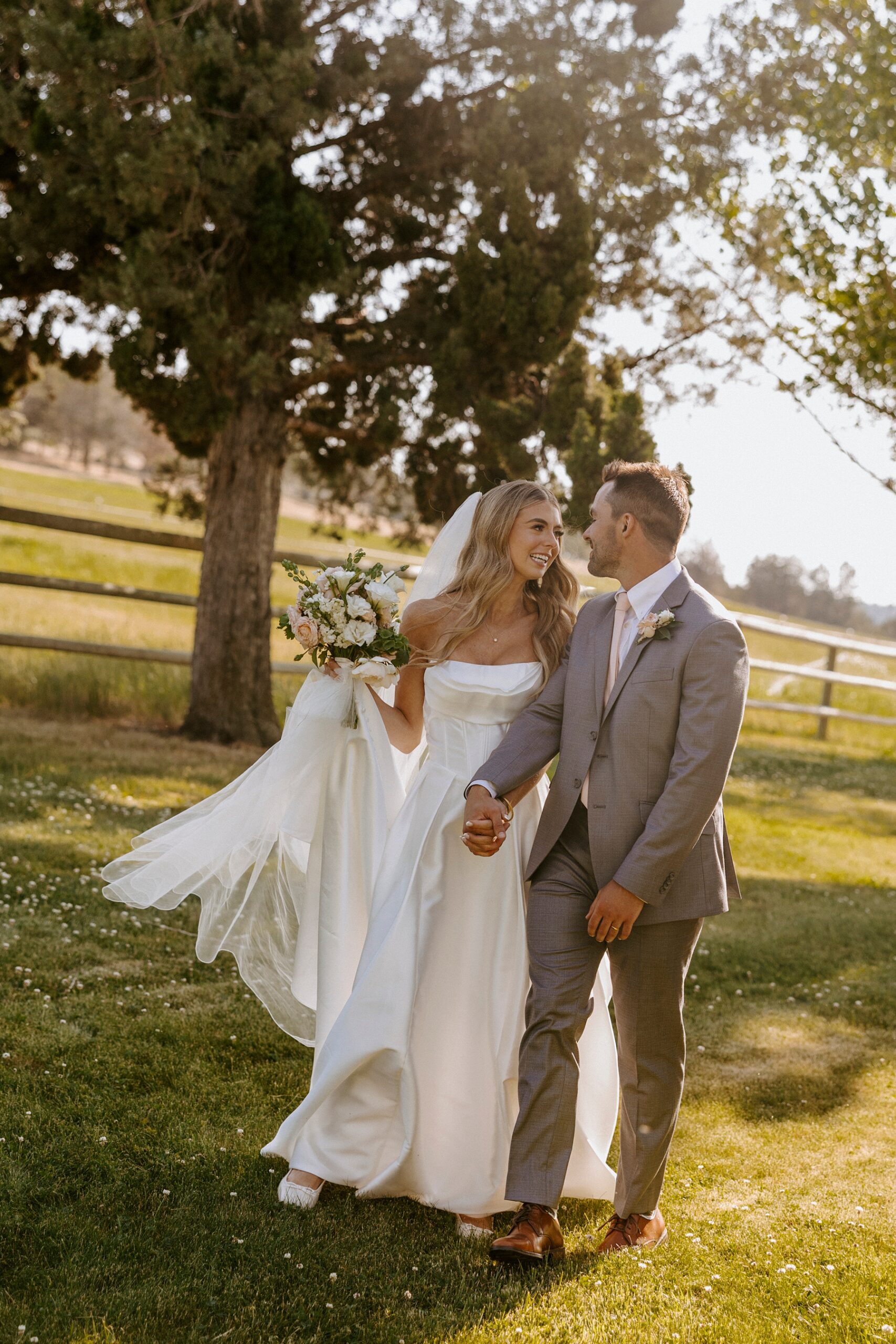 western, barn, wedding, bend, central oregon, long hollow ranch, romantic, dusty pink, rose, victoria carlson