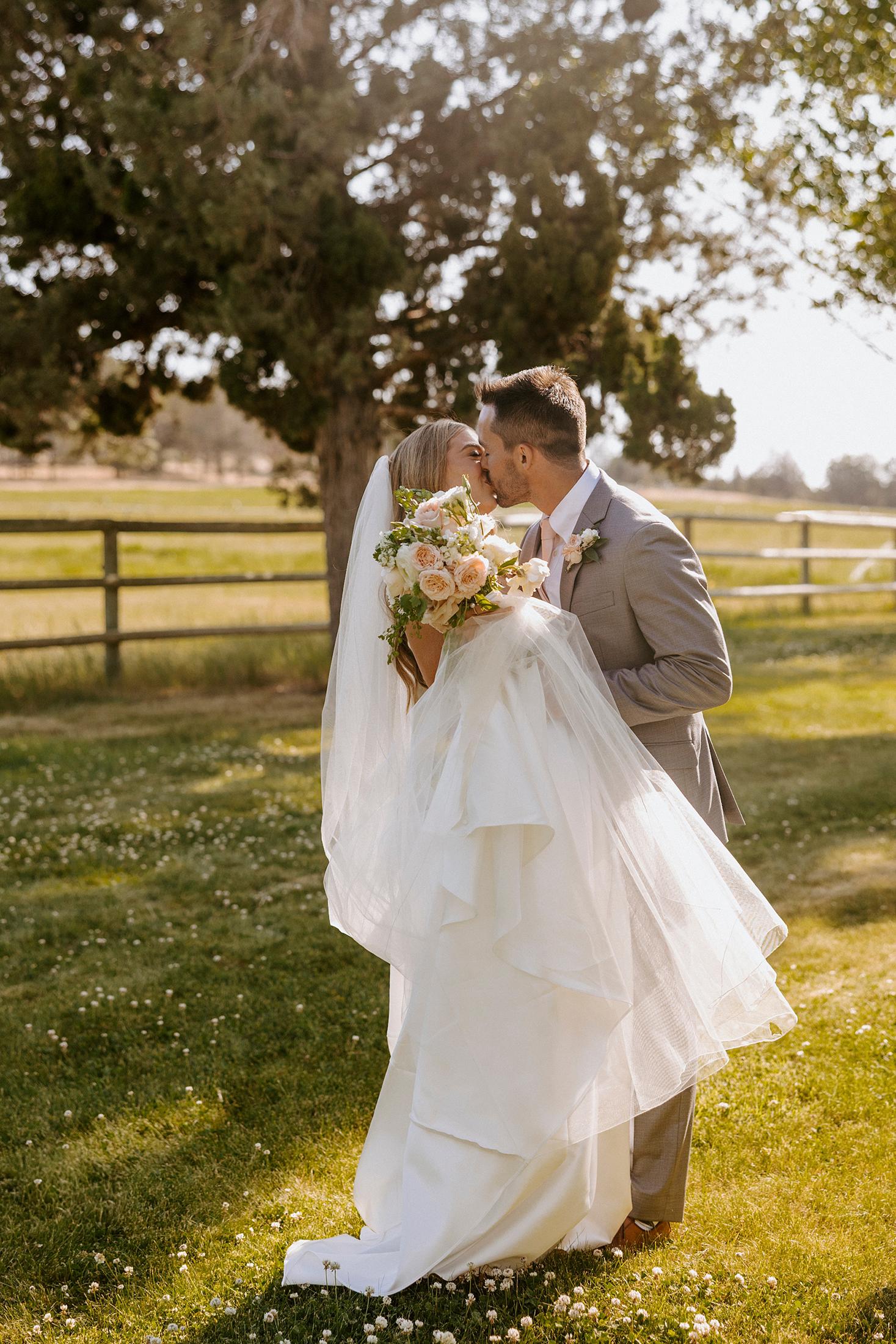 western, barn, wedding, bend, central oregon, long hollow ranch, romantic, dusty pink, rose, victoria carlson