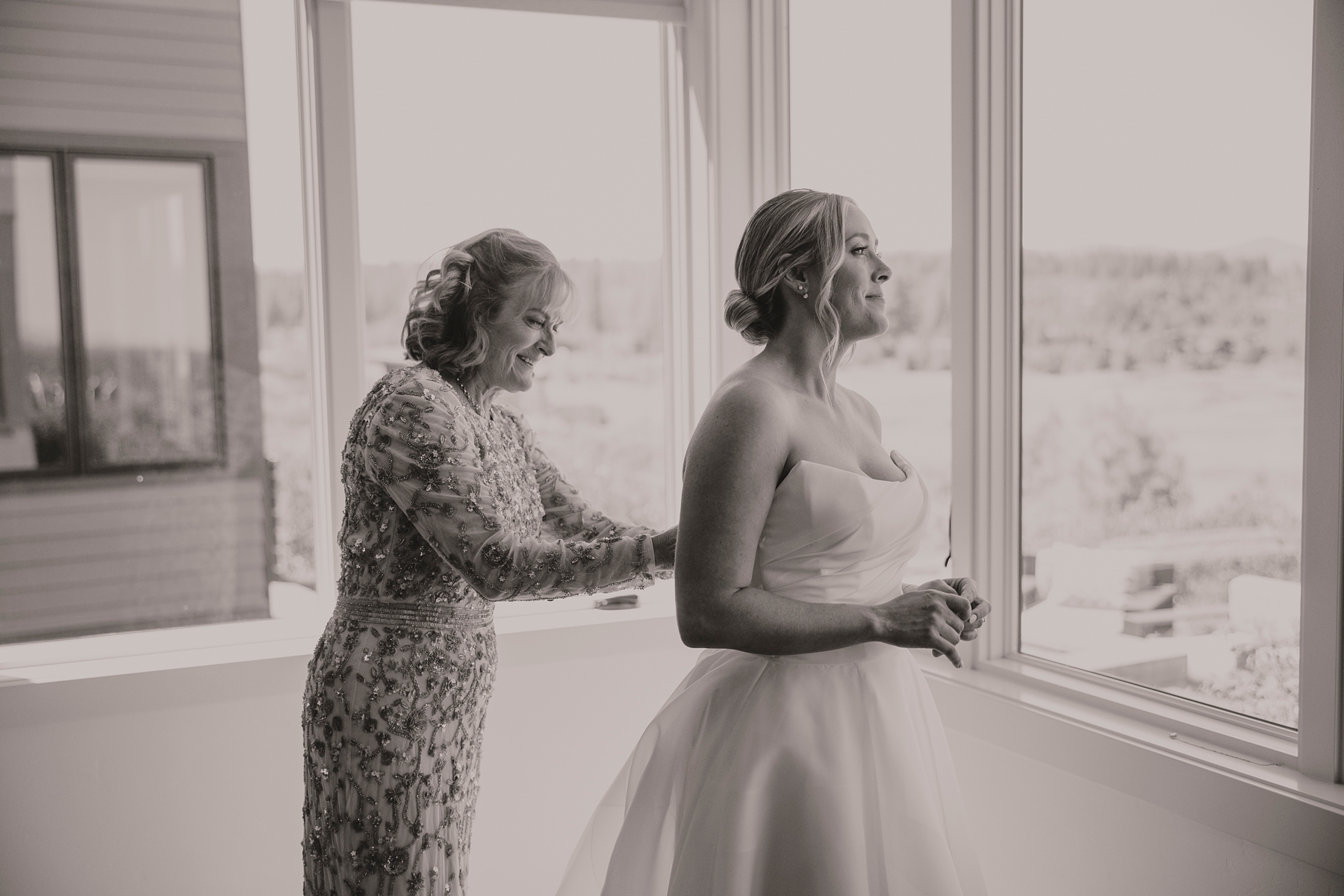 Tetherow Resort Bend Oregon Spring May Wedding Golf Course Yellow Flowers Bright Sunny Victoria Carlson Actually Ashley