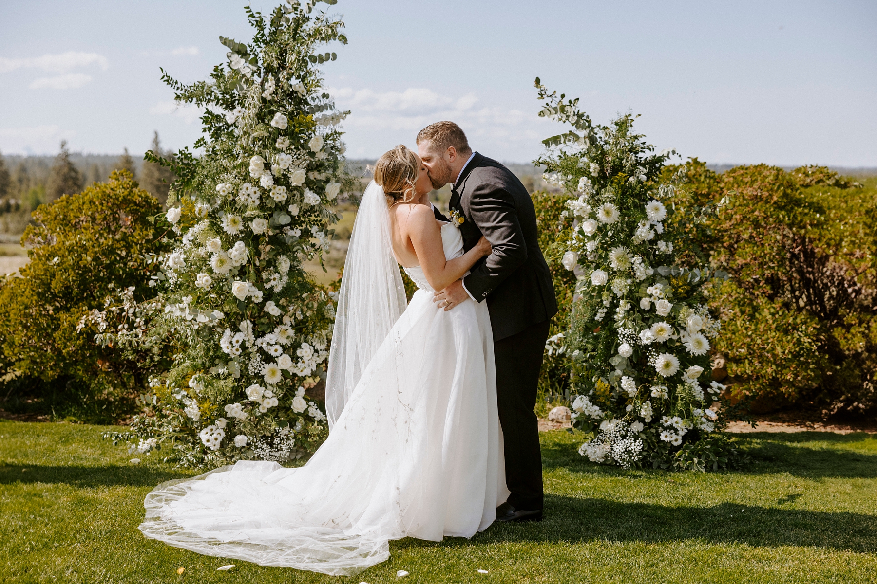 Tetherow Resort Bend Oregon Spring May Wedding Golf Course Yellow Flowers Bright Sunny Victoria Carlson Actually Ashley