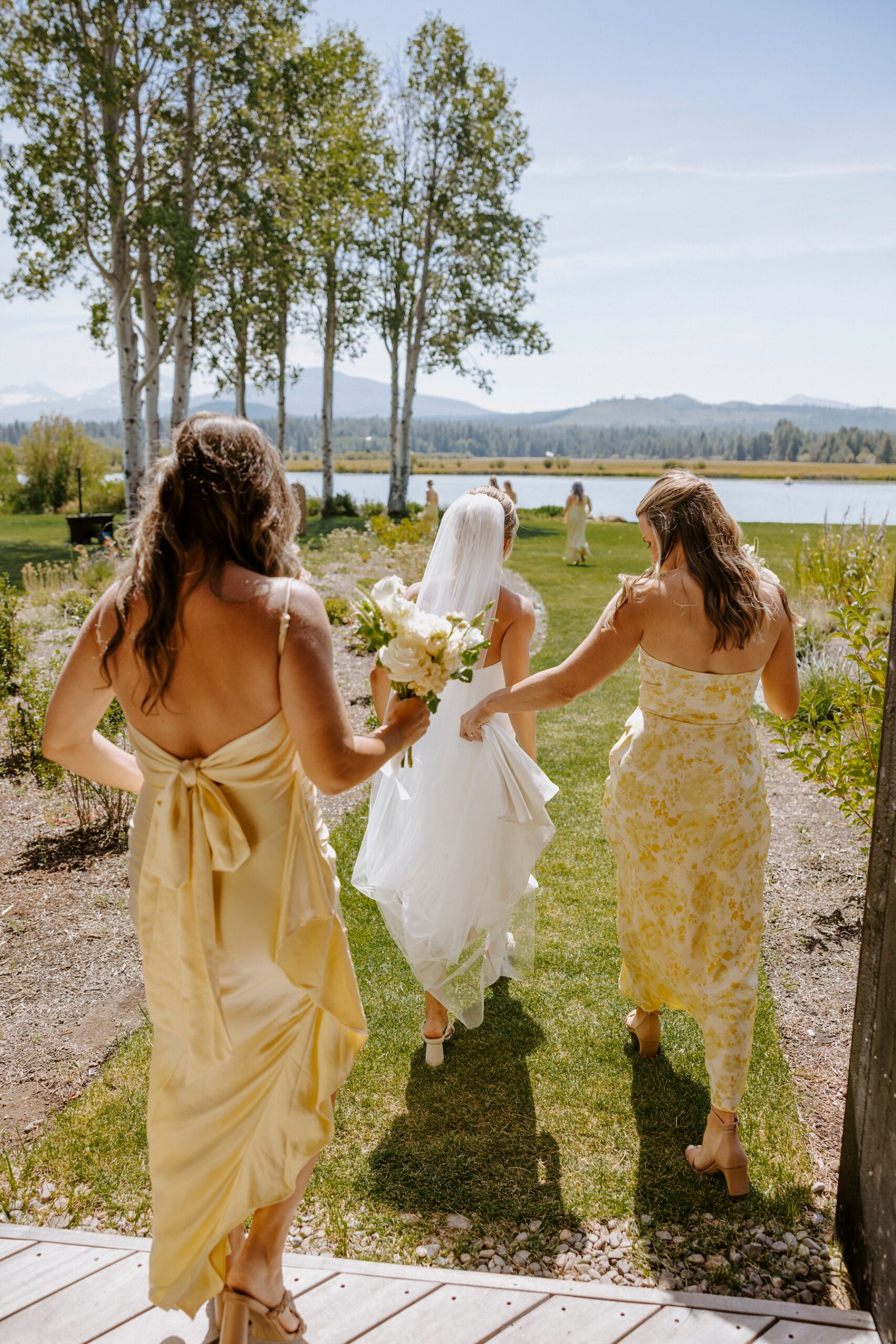 pastel wedding black butte ranch oregon sisters outdoor venue mountain view central oregon victoria carlson colorful sunset