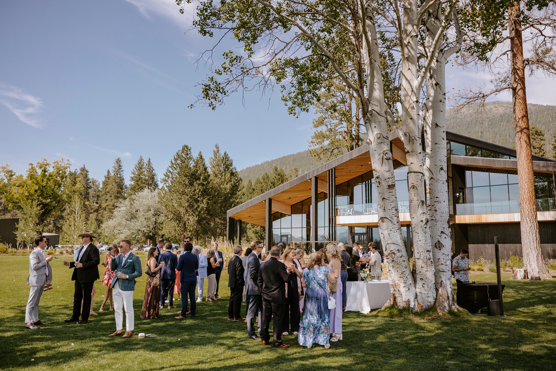 pastel wedding black butte ranch oregon sisters outdoor venue mountain view central oregon victoria carlson