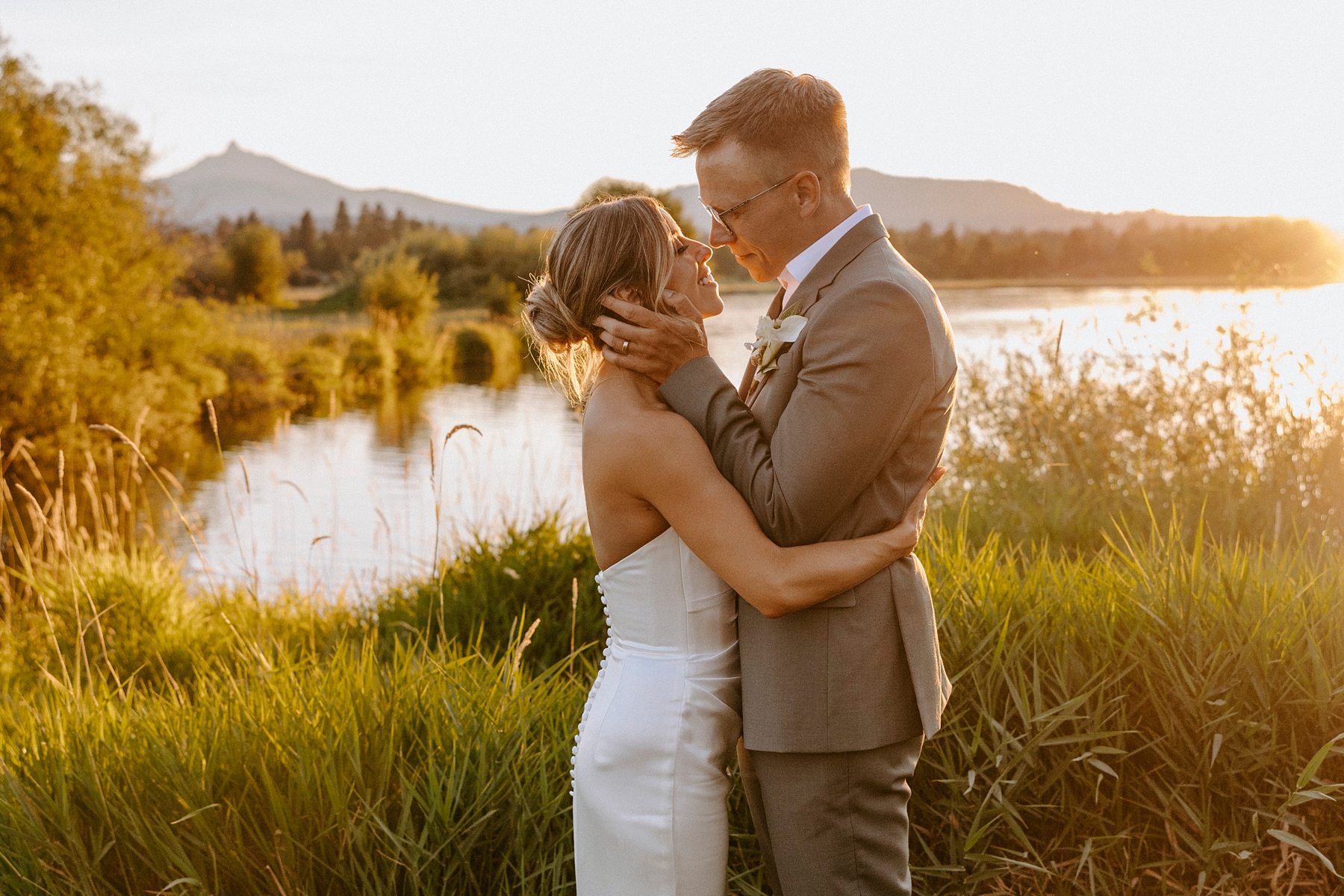 pastel wedding black butte ranch oregon sisters outdoor venue mountain view central oregon victoria carlson colorful sunset