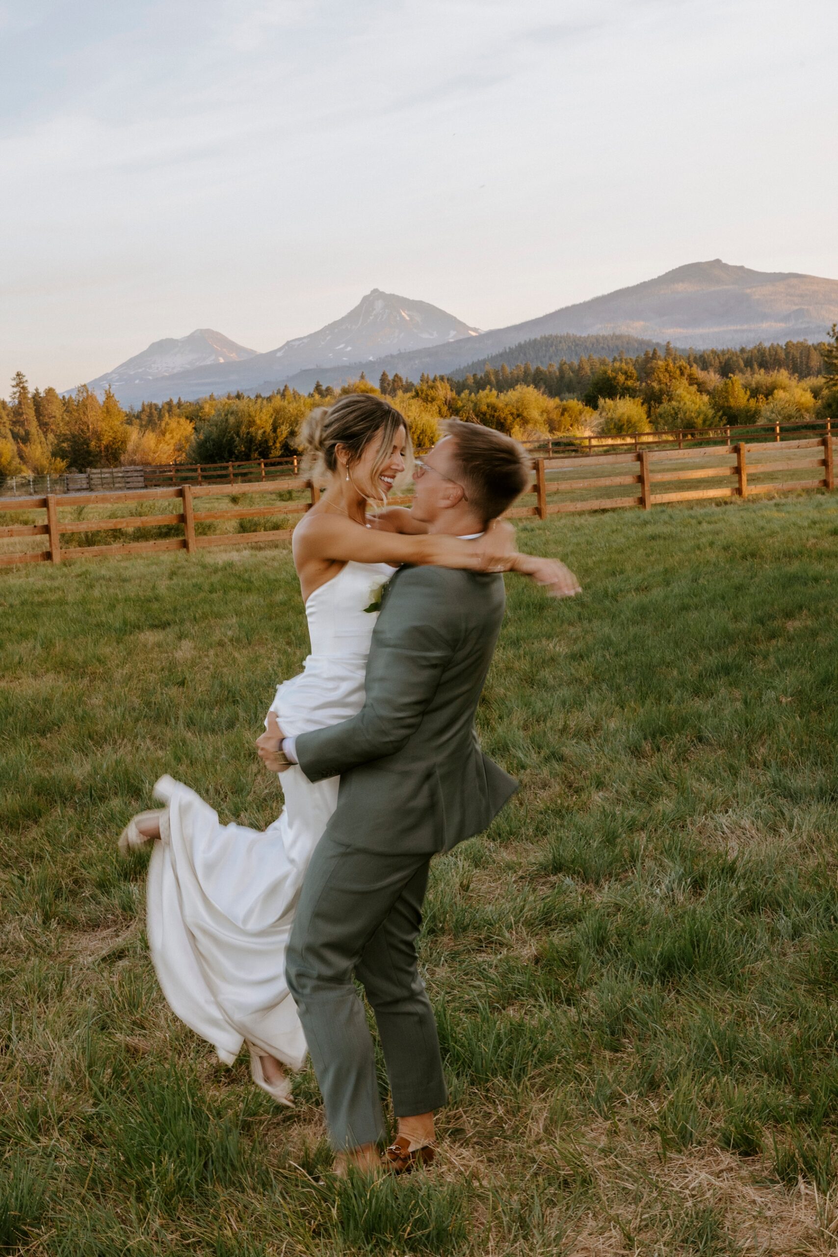 pastel wedding black butte ranch oregon sisters outdoor venue mountain view central oregon victoria carlson colorful sunset