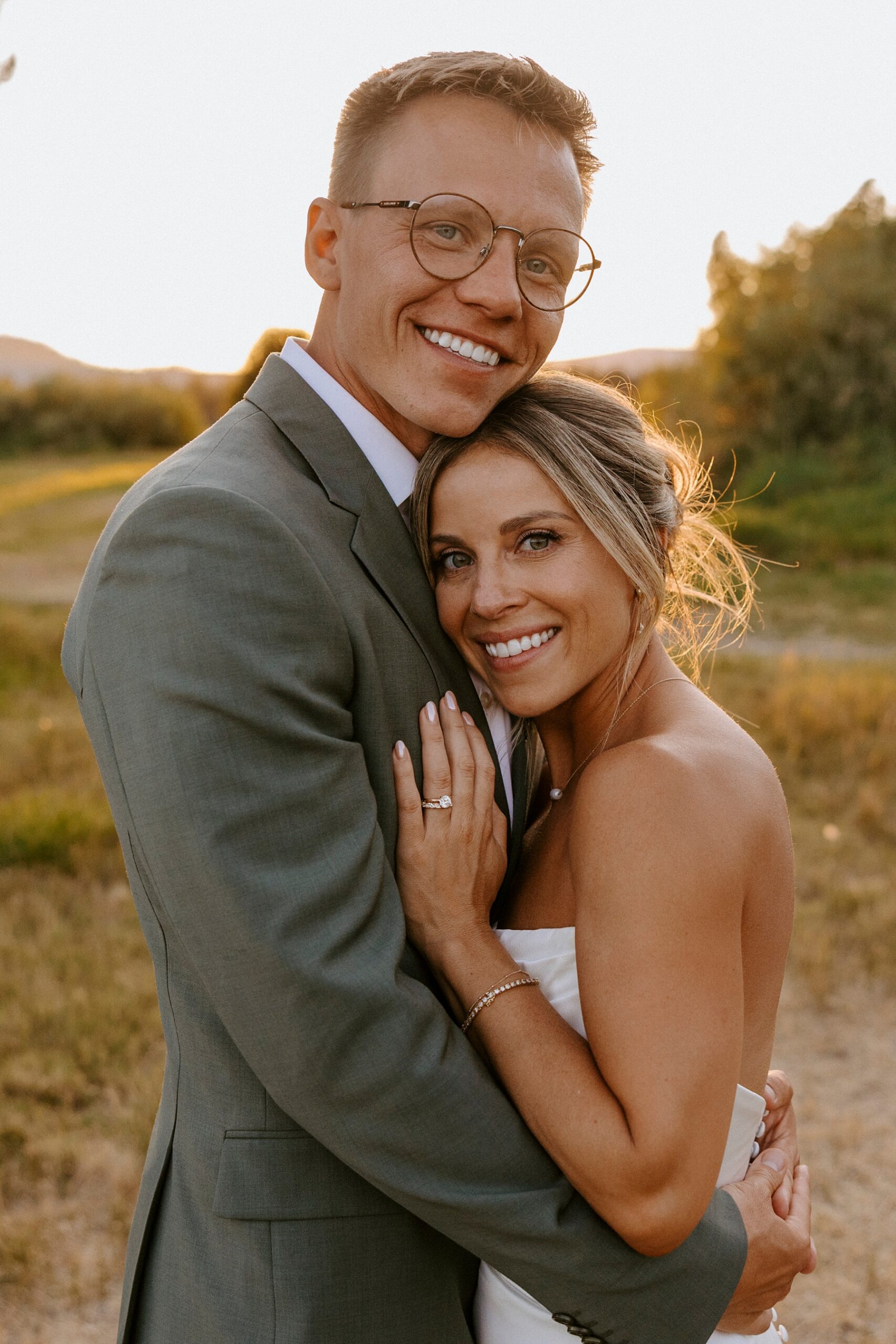 pastel wedding black butte ranch oregon sisters outdoor venue mountain view central oregon victoria carlson colorful sunset