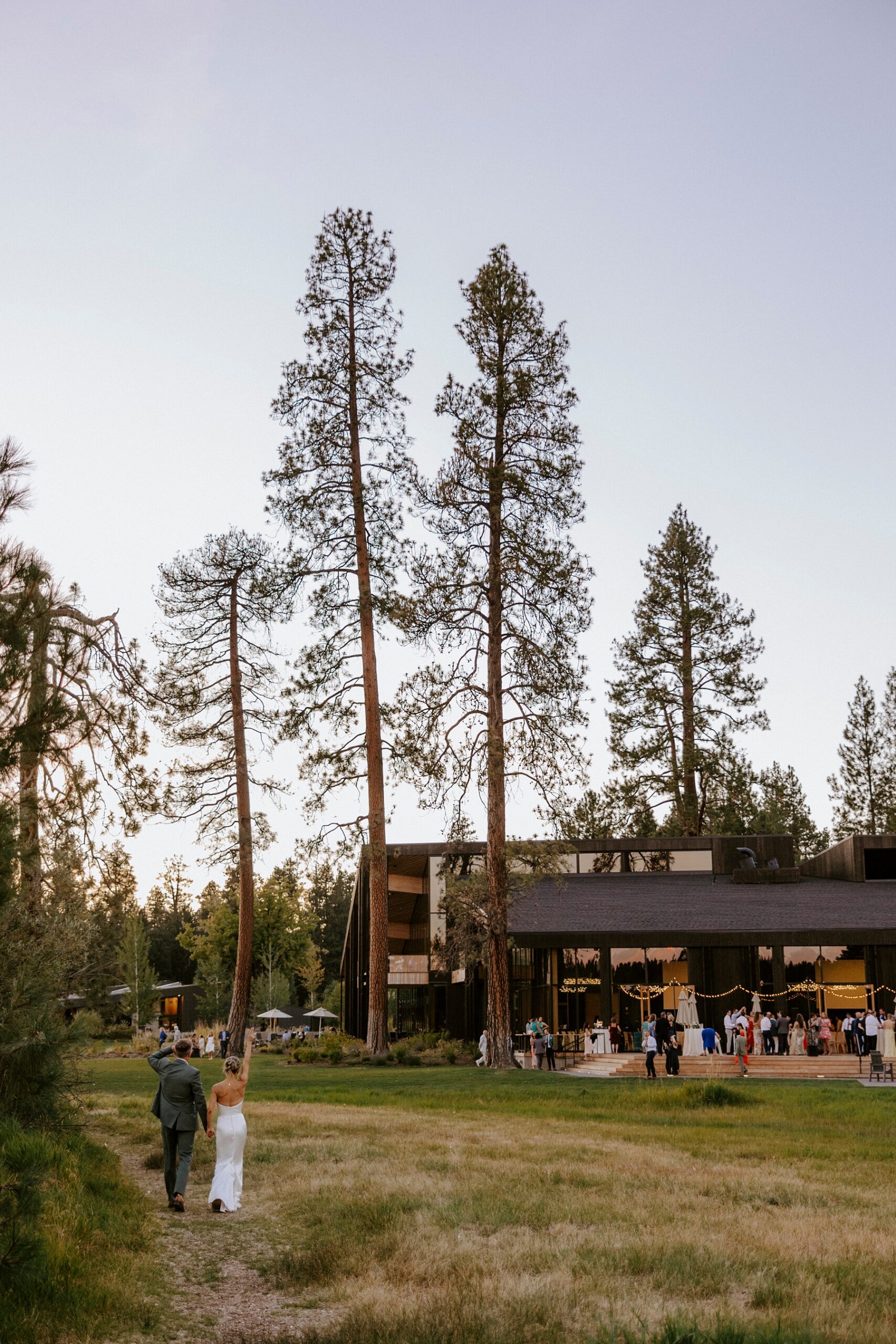 pastel wedding black butte ranch oregon sisters outdoor venue mountain view central oregon victoria carlson