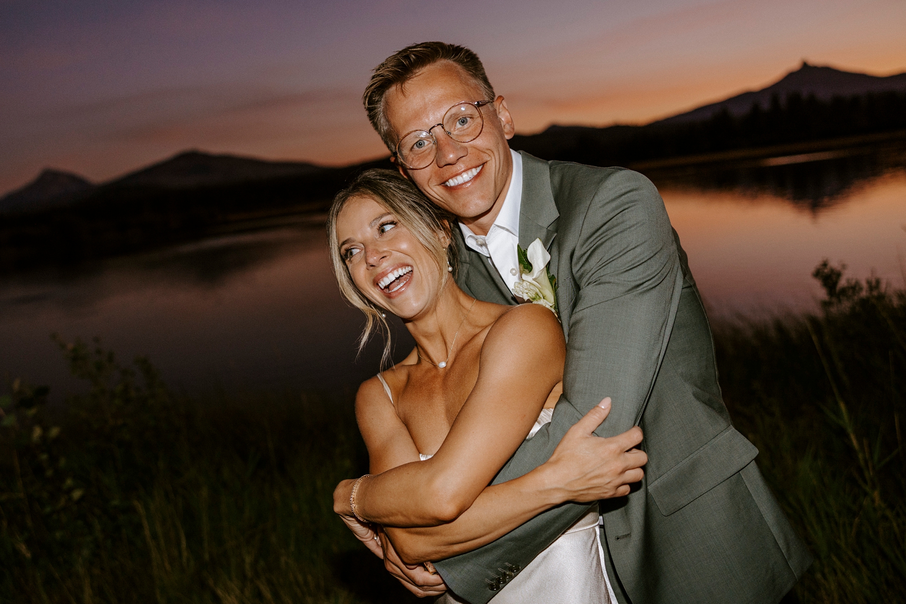 pastel wedding black butte ranch oregon sisters outdoor venue mountain view central oregon victoria carlson colorful sunset