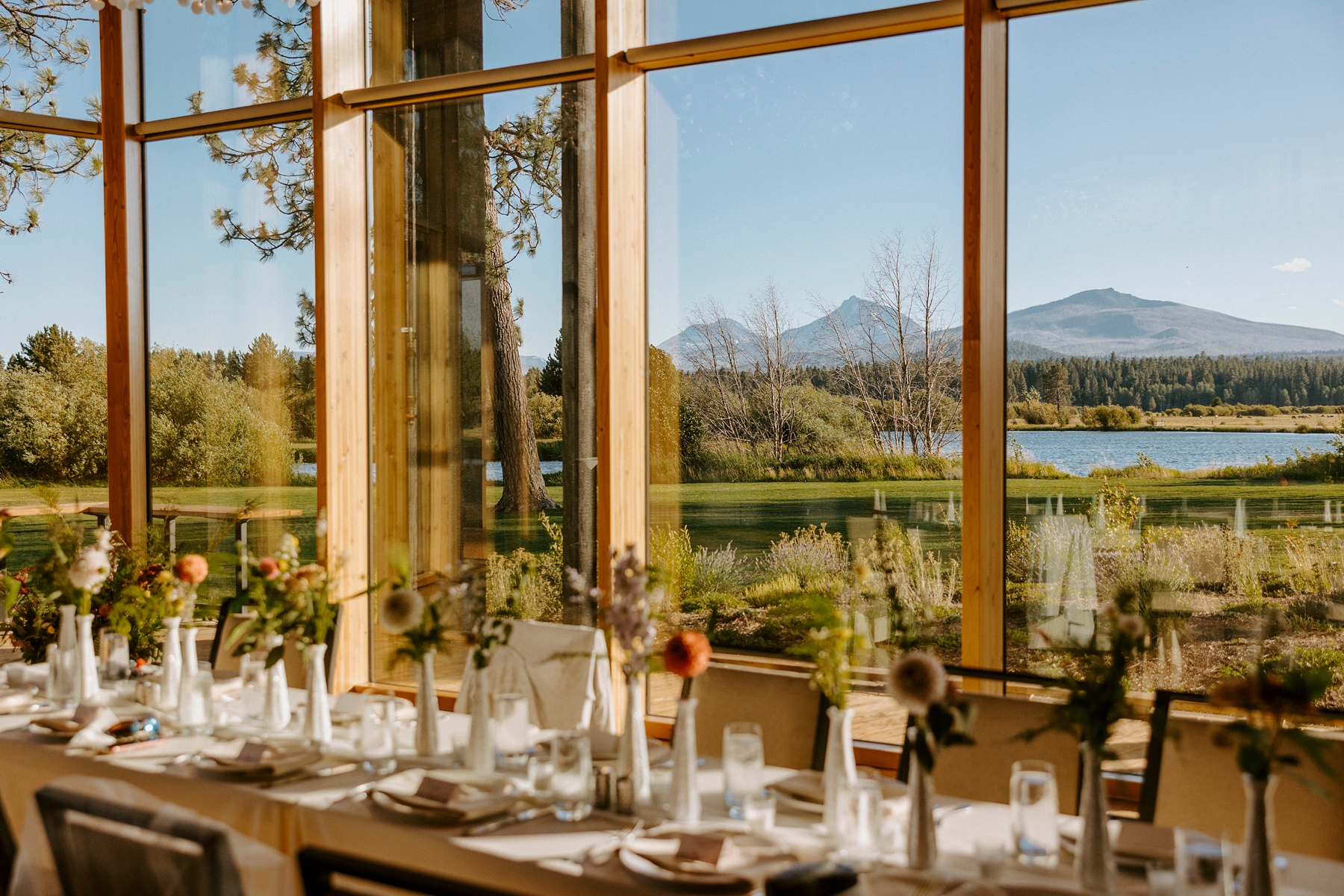 horse stampede, black butte ranch, stables, wedding, bride, groom, victoria carlson, wedding photographer