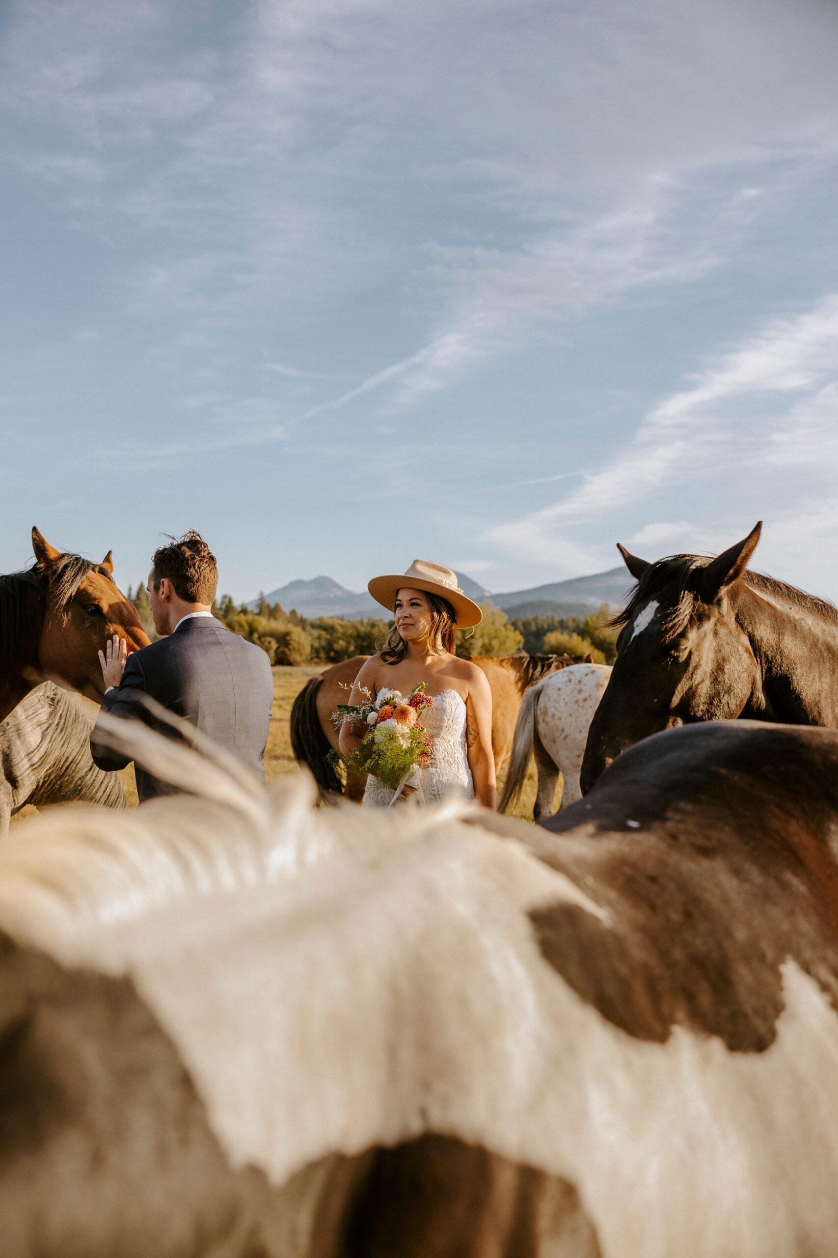 horse stampede, black butte ranch, stables, wedding, bride, groom, victoria carlson, wedding photographer
