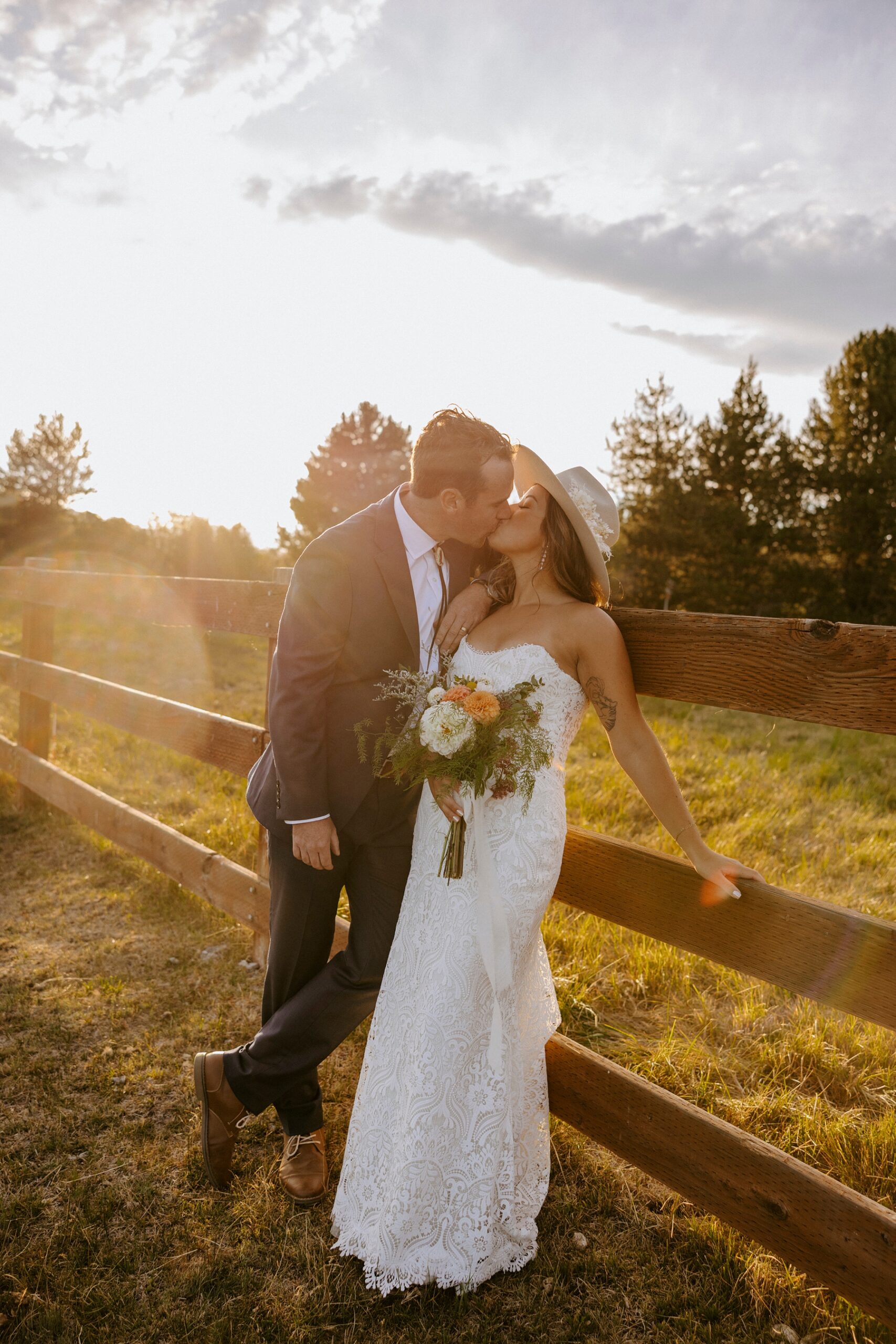 horse stampede, black butte ranch, stables, wedding, bride, groom, victoria carlson, wedding photographer
